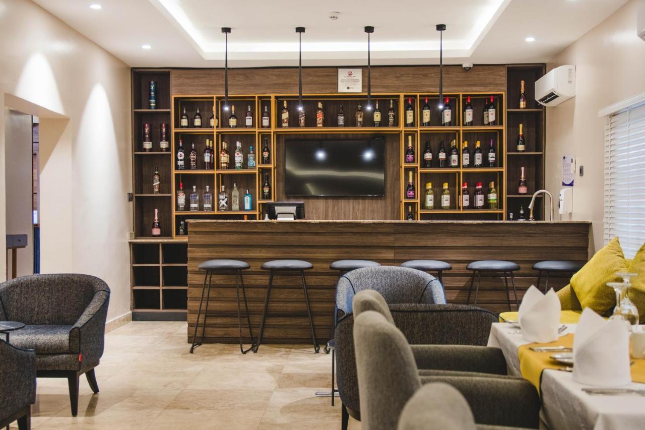 Amber City Hotels Оуери Екстериор снимка