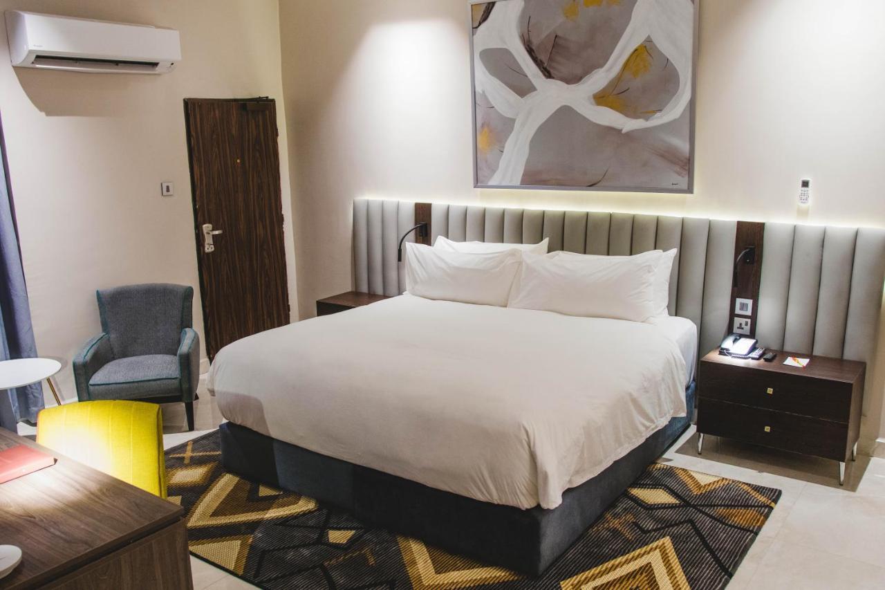 Amber City Hotels Оуери Екстериор снимка
